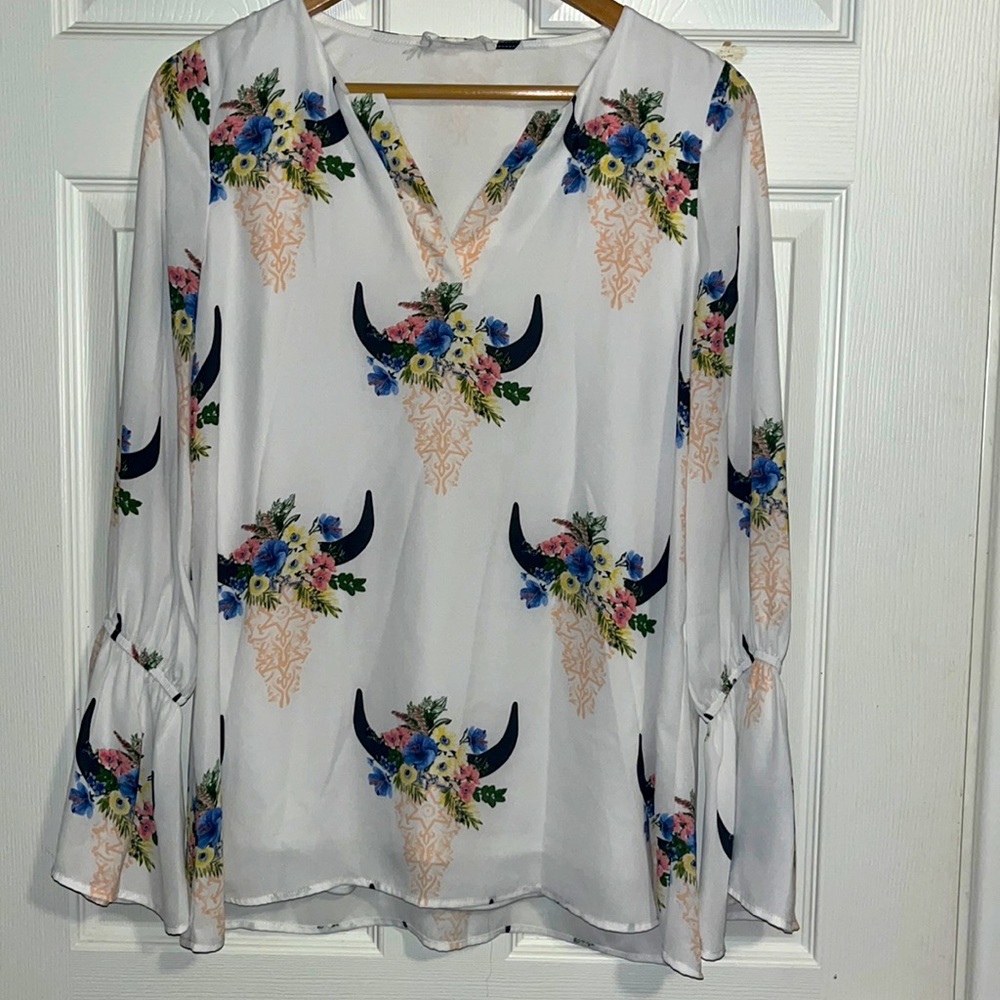 Beautiful women’s long bell sleeve top Peach Love California size M